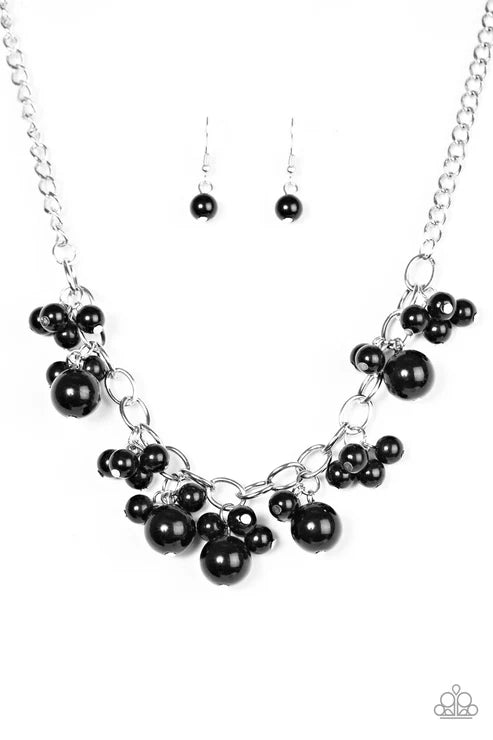 Paparazzi - Celebrity Treatment - Black Necklace