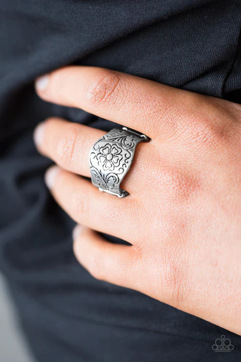 Paparazzi - Feeling Flowery - Silver Ring