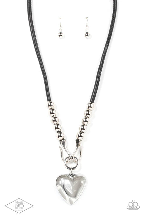 Paparazzi - Forbidden Love - Black Necklace