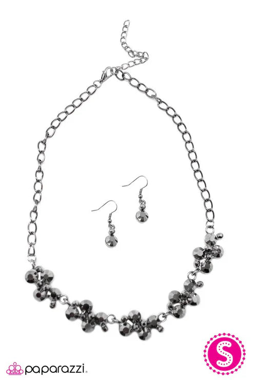 Paparazzi - Hollywood Hills - Black Necklace