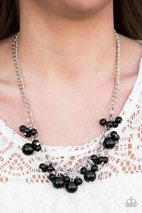 Paparazzi - Celebrity Treatment - Black Necklace
