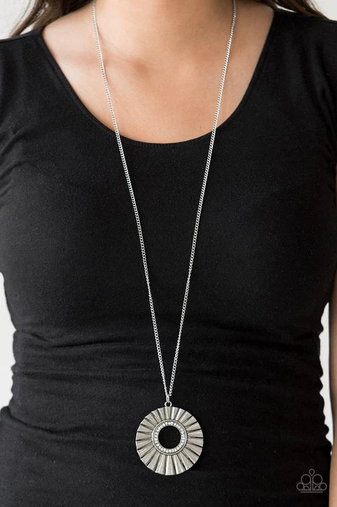 Paparazzi - Chicly Centered - White Necklace