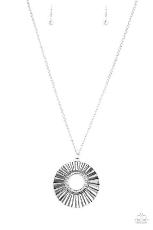 Paparazzi - Chicly Centered - White Necklace