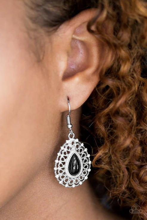 Paparazzi - Court Chic - Black Earrings