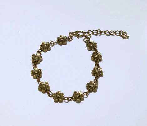 Paparazzi - Definitely Daisy - Brass Bracelet