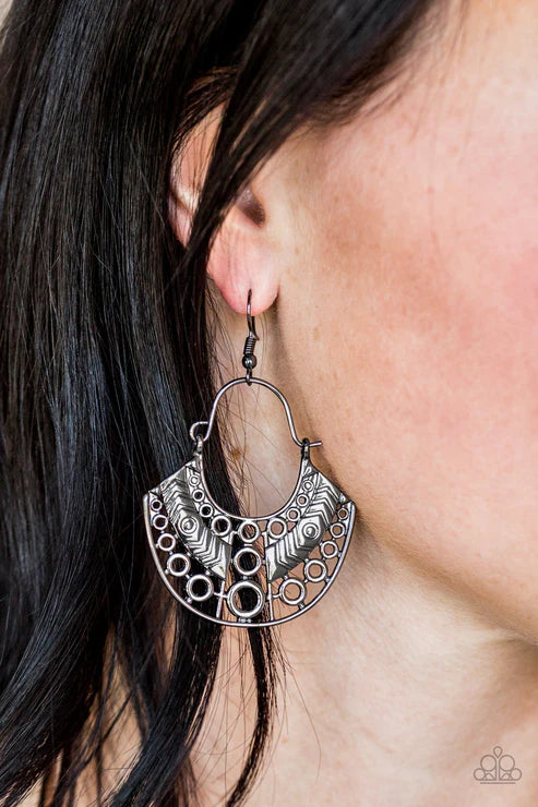 Paparazzi - Indigenous Idol - Black Earrings