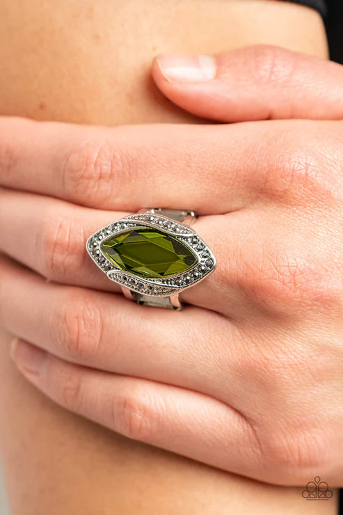 Paparazzi - Let Me Take a REIGN Check - Green Ring