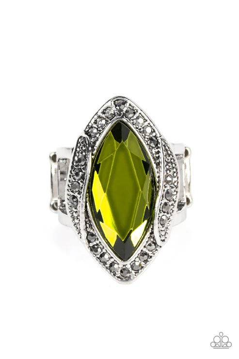 Paparazzi - Let Me Take a REIGN Check - Green Ring