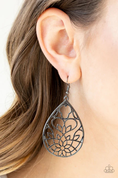 Paparazzi - Lovely Lotus - Black Earrings