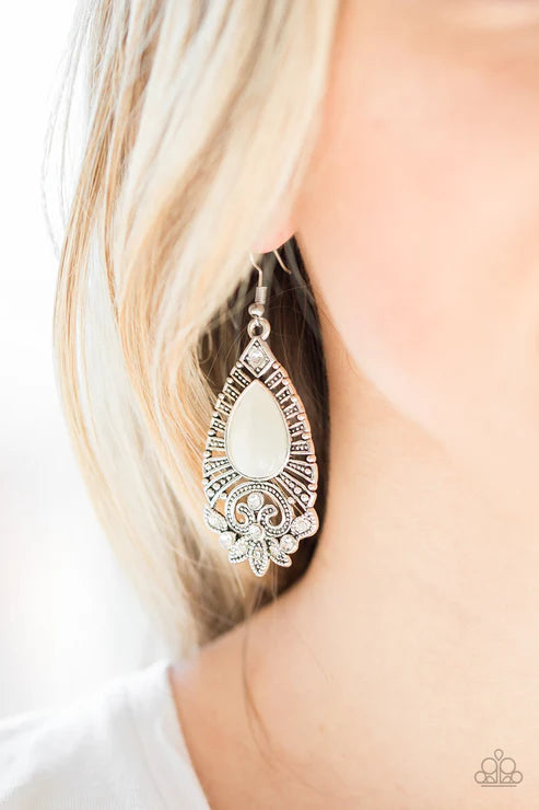 Paparazzi - Majestically Malibu - White Earrings