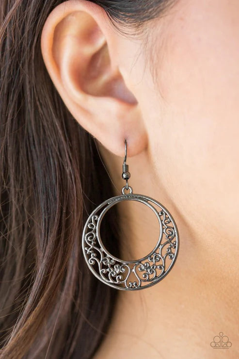 Paparazzi - Newport Nautical - Black Earrings