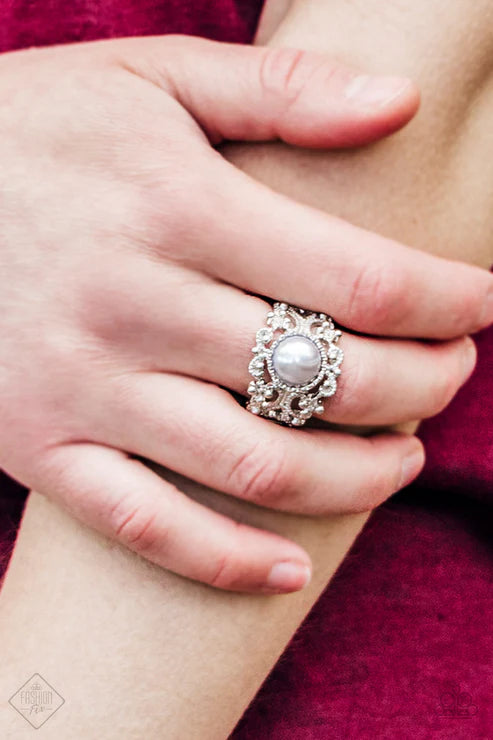 Paparazzi - On The Expensive Side - Silver Ring