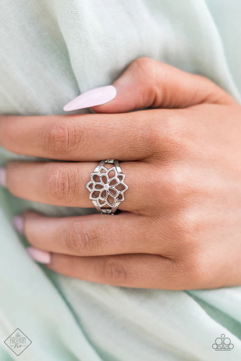 Paparazzi - Prana Paradise - Silver Ring