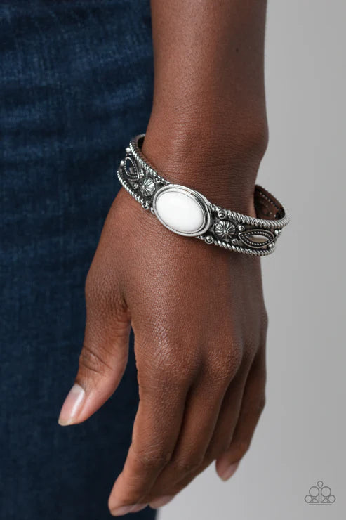 Paparazzi - Rural Repose - White Bracelet