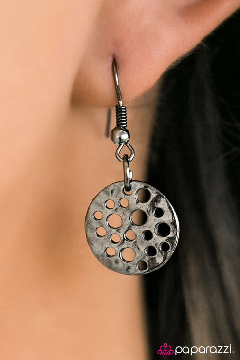 Paparazzi - The Holey Grail - Black Necklace