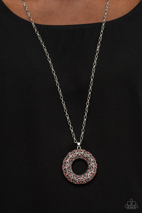 Paparazzi - Wintry Wreath - Pink Necklace